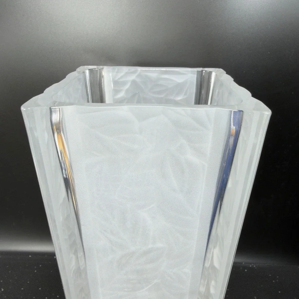 Mikasa Garden Splendor Square Vase‎ Frosted Leaf Crystal Japan New in Box Clear
